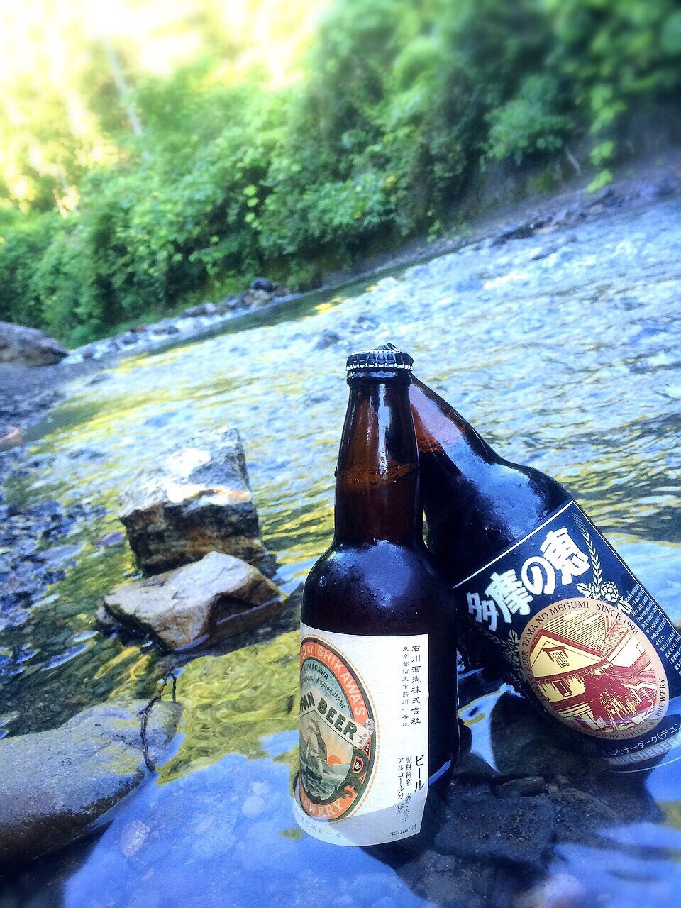 川でビール
